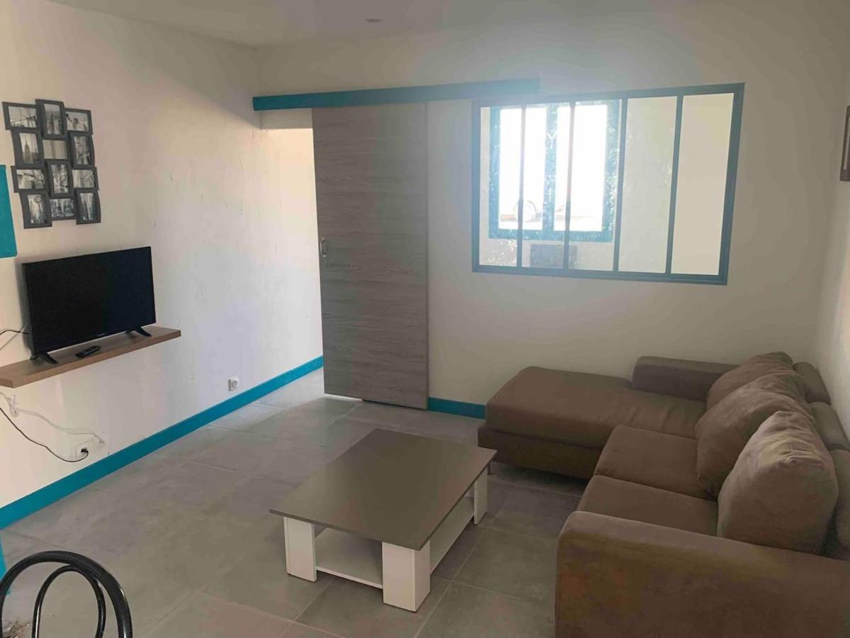 Le Depot Appartement Du Port A Champvert 外观 照片